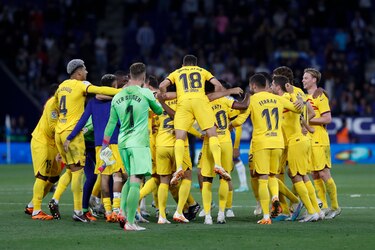 El Barcelona conquista el título de LaLiga y aplasta al Espanyol