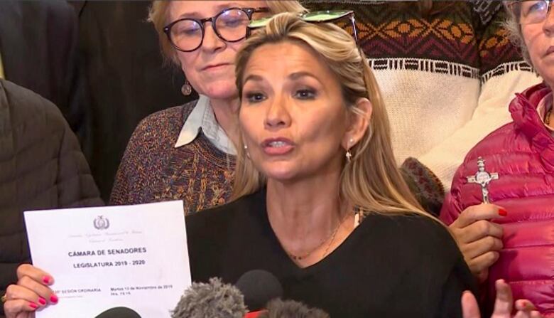 Evo Morales parte a México mientras la violencia se toma las calles de Bolivia