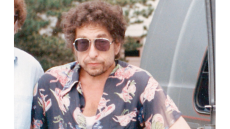 Libro ofrece una mirada distinta al enigmático Bob Dylan