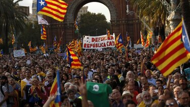Gobierno español lanza ultimátum a Puigdemont para que renuncie a independencia