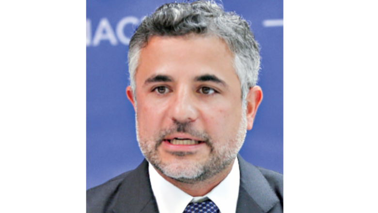 Un accidentado refrendo al polémico hospital modular