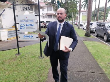 Ministro de Salud es denunciado ante la Antai y el Ministerio Público