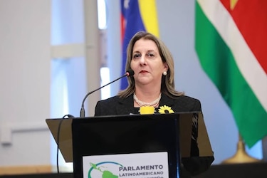 El oficialismo se impone en la Asamblea y elige a Ángela Russo como Defensora del Pueblo