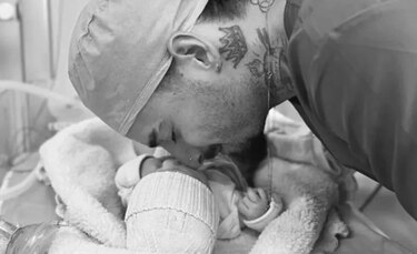 En medio de críticas, el cantante colombiano Maluma le da la bienvenida a su hija París