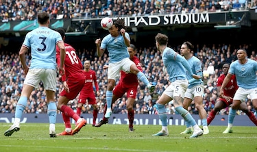 El City doblega al Liverpool; Arsenal responde con goleada