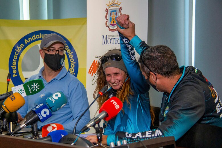 Deportista española sobrevive 500 días aislada en una cueva