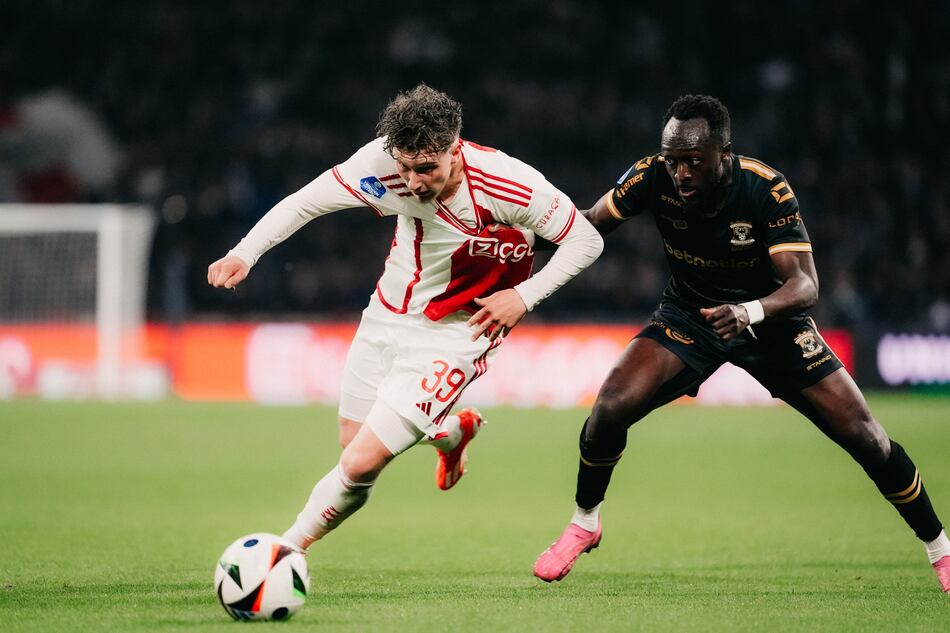 El Ajax deja escapar la victoria en el tiempo de prolongación