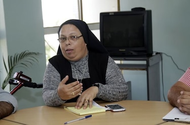 Una religiosa ‘medio robot’