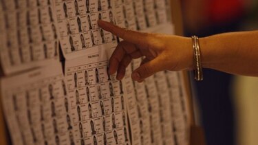 Salvadoreños acuden a las urnas para elegir nuevo presidente