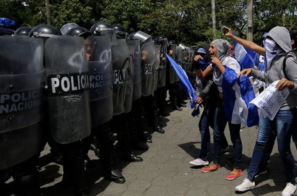 Sujetos armados chocan con manifestantes en Managua