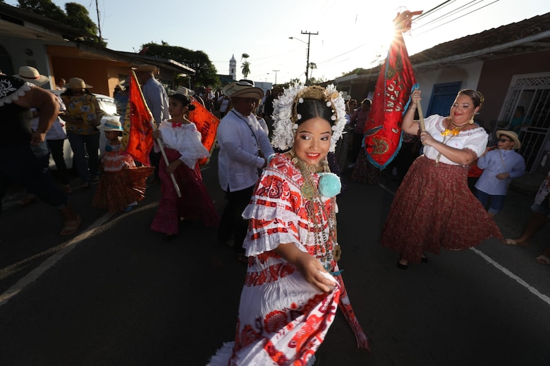 Las tunas de tambores salen a desfilar en La Villa en domingo de Carnaval