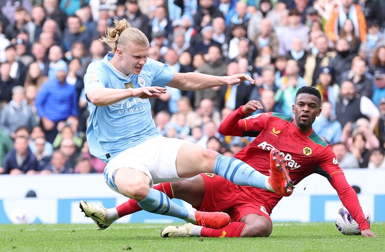 Cuatro goles de Haaland responden al Arsenal