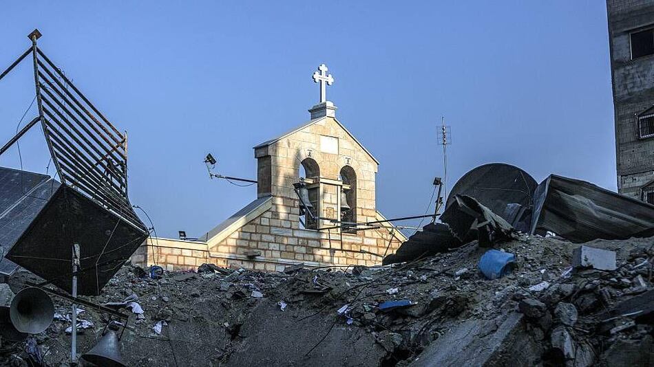 Los cristianos no quieren abandonar las iglesias de Gaza a pesar de los ataques y las órdenes de evacuación de Israel: “si morimos, que sea en la casa del Señor’