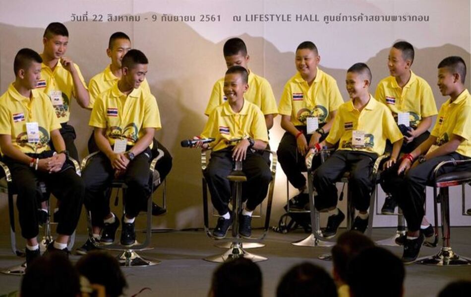 Niños rescatados de cueva, rumbo a Argentina y Estados Unidos