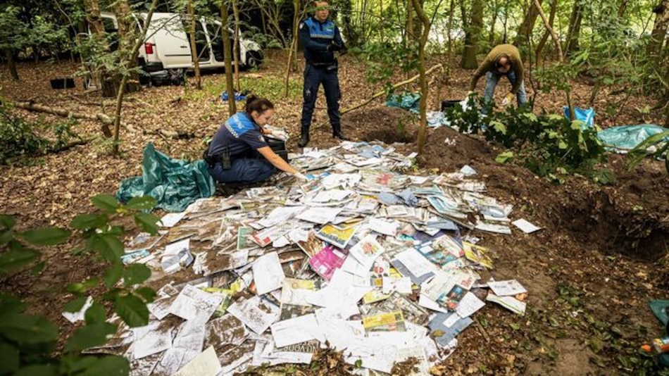Un cartero enterró miles de cartas en un bosque en Holanda