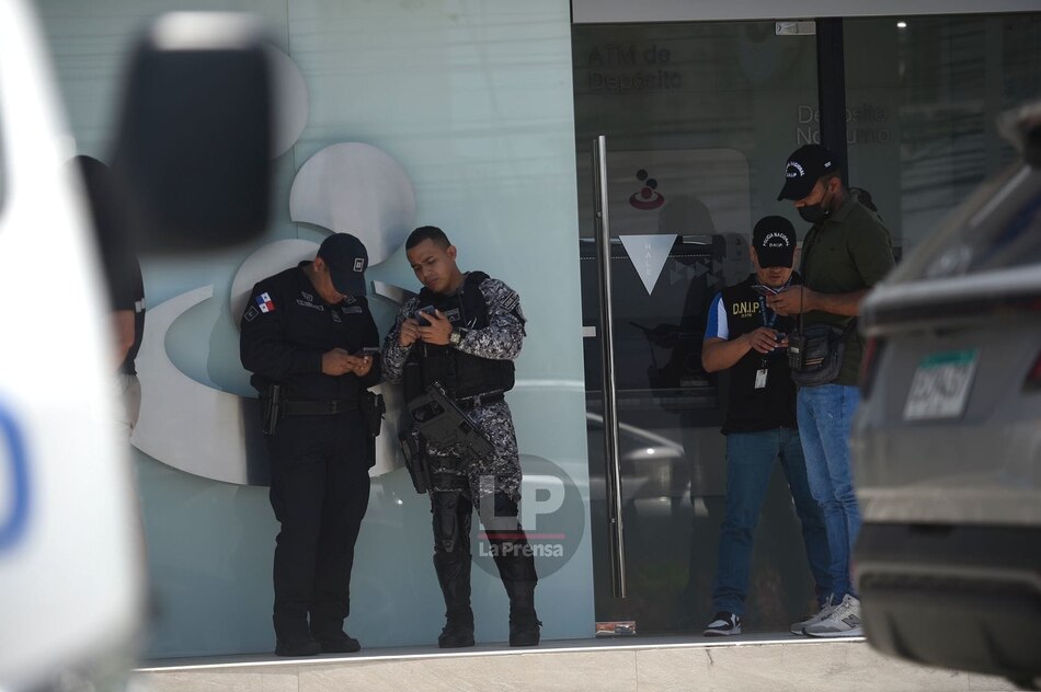 Policía Nacional y Ministerio Público inician las investigaciones tras robo en la sucursal de Banesco en calle 50