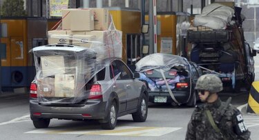 Regresan a casa los últimos surcoreanos del complejo de Kaesong en el Norte