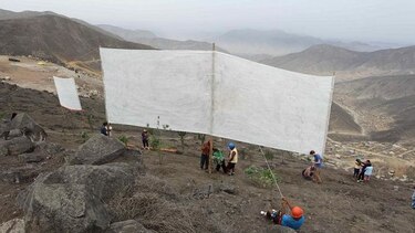 Instalan primeros 'atrapanieblas' para dar agua en el desierto