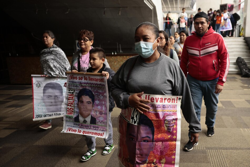 Presidente de México llama a fiscal tras liberación de 8 militares por el caso Ayotzinapa