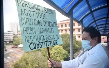 Pionero de la coloproctología en Panamá recibe homenaje
