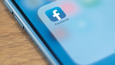 Facebook eliminó 5 mil 400 millones de cuentas falsas