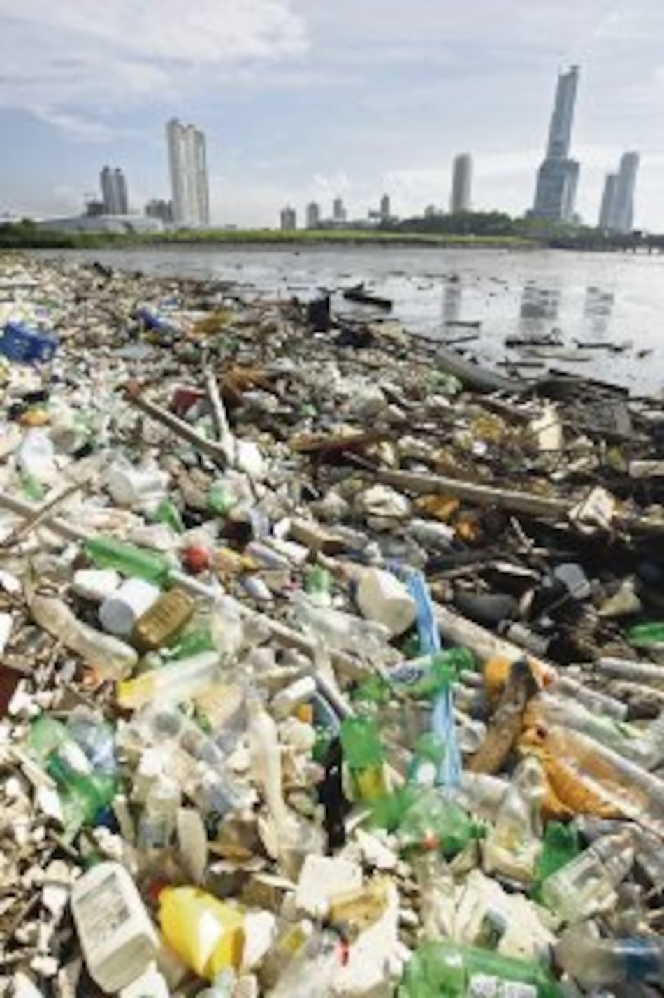 Basura en la playa, ¡cuidado!