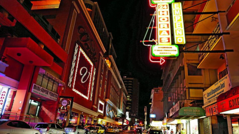 Regulan vallas luminosas