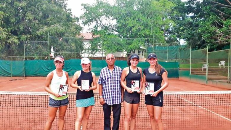 Foráneos dominan finales de parejas