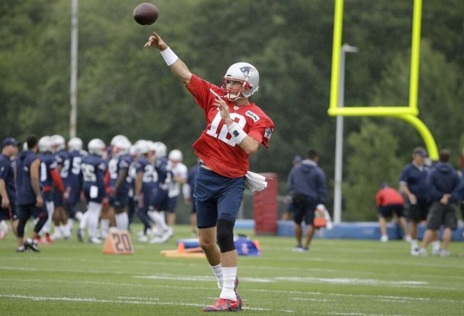 Brady se molesta por pregunta en su primer encuentro con la prensa