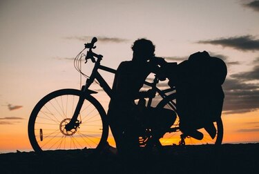 Juan Dual está rodando en bicicleta y sin aparato digestivo