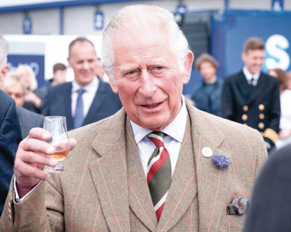 Exasistente del príncipe Carlos ligado a saudita