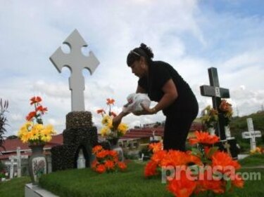 Multarán por beber licor el Día de los Difuntos