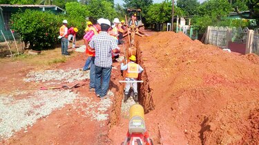 Obreros reclaman pago de salarios