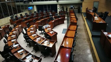 Ausencia de mayoría de diputados en segundo día de sesiones extraordinarias
