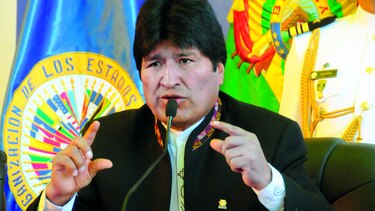 Evo Morales insiste en construcción de polémica vía