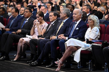 La democracia es el ‘ingrediente esencial’ para las Américas, dice Biden al abrir la Cumbre