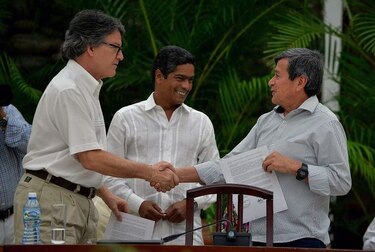 Santos cierra diálogo con ELN sin lograr 'paz completa' en Colombia