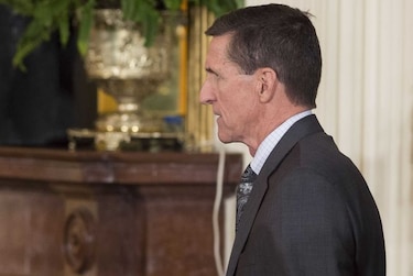 FBI interroga al consejero renunciante de Donald Trump