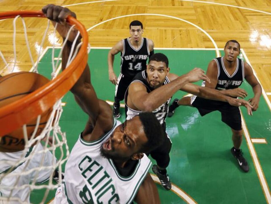 NBA: Campeones San Antonio Spurs aplastan a los Boston Celtics