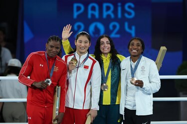 El presidente Mulino, MisterChip y la cuenta de los Juegos Olímpicos elogian la plata de Atheyna Bylon