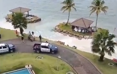 Encuentran 47 paquetes con presunta droga flotando en Playa Escondida, María Chiquita