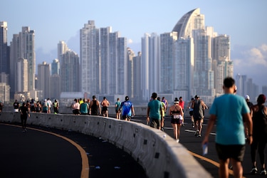 Jorge Castelblanco domina el Maratón Internacional de Panamá 2025