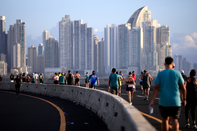 Jorge Castelblanco domina el Maratón Internacional de Panamá 2025